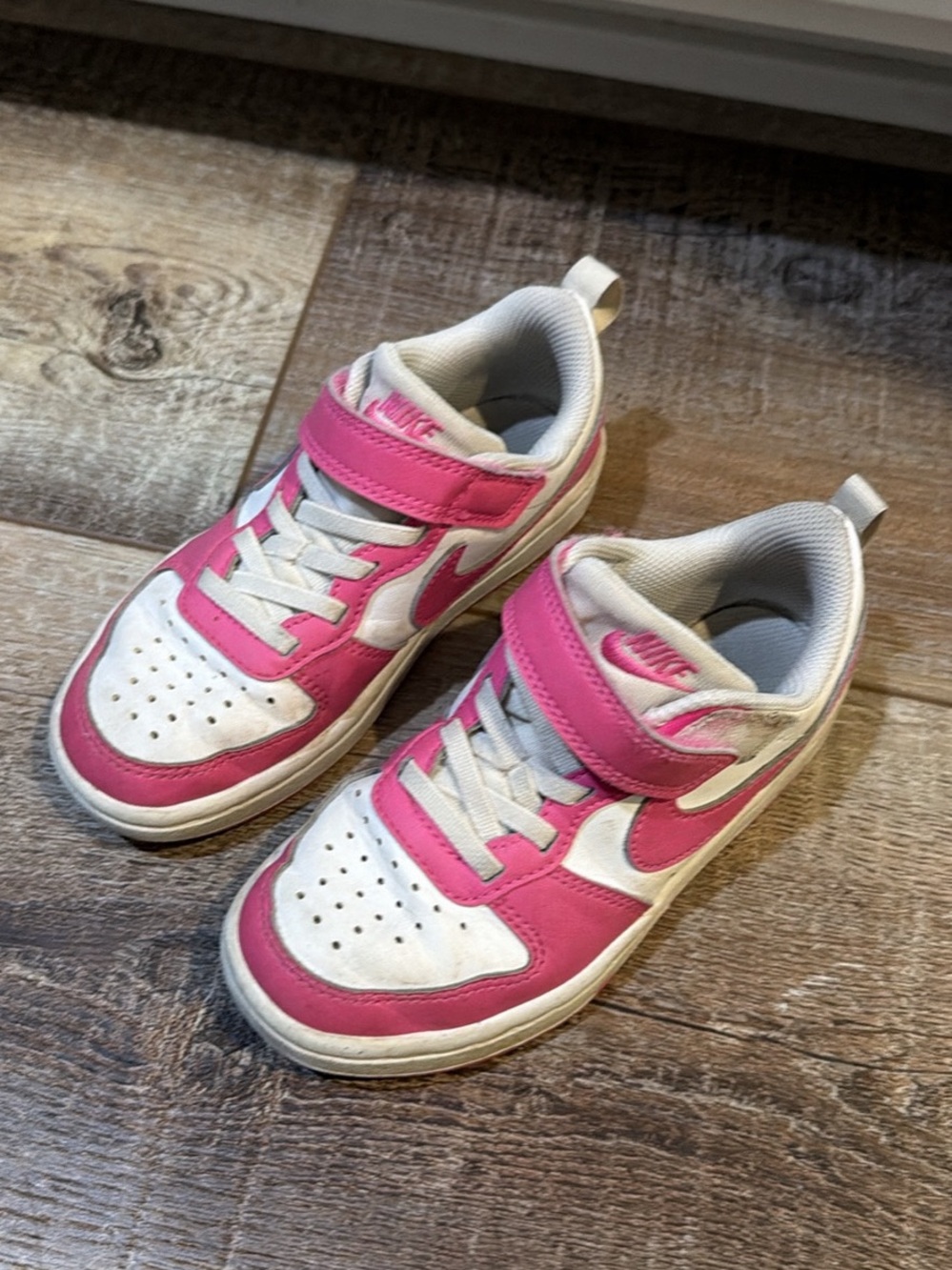 Nike Kids White and Pink Low-Top Sneakers
